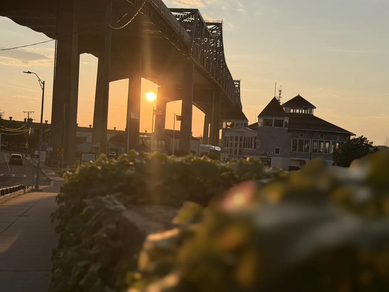 Sunlight through the columns of the Braga Bridge at the end of the day.